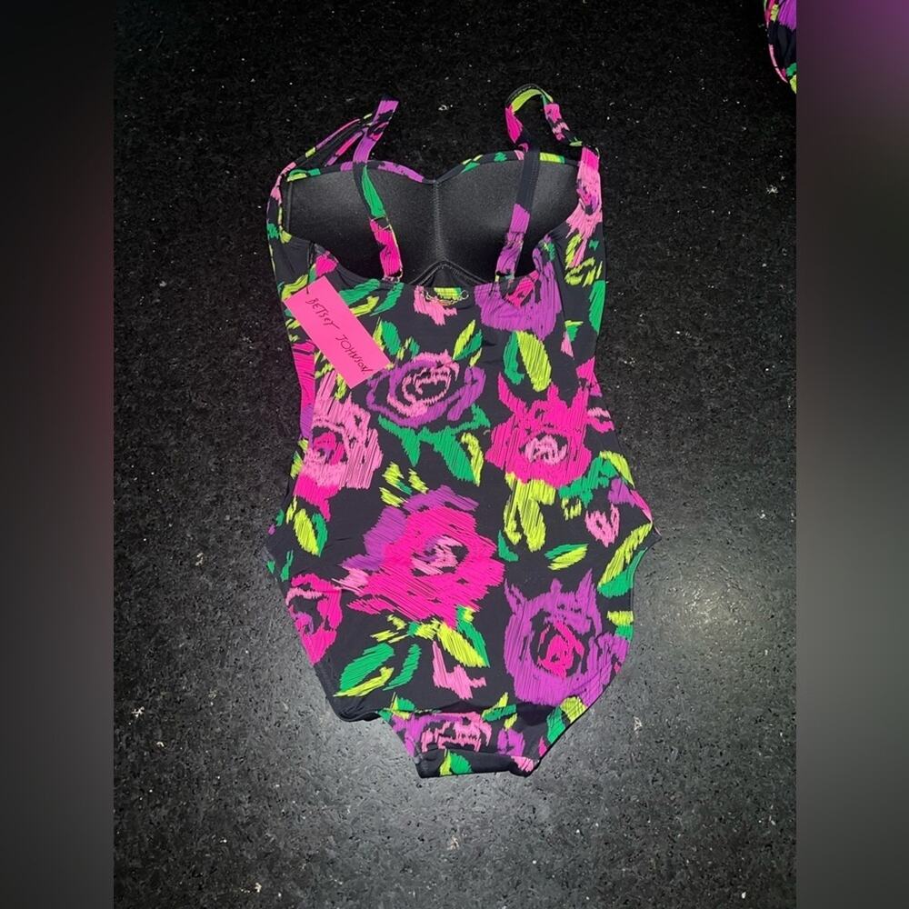 NEW BETSEY JOHNSON BRIGHT FLORAL ONE PIECE SWIMSUIT SZ XL - Picture 4 of 12